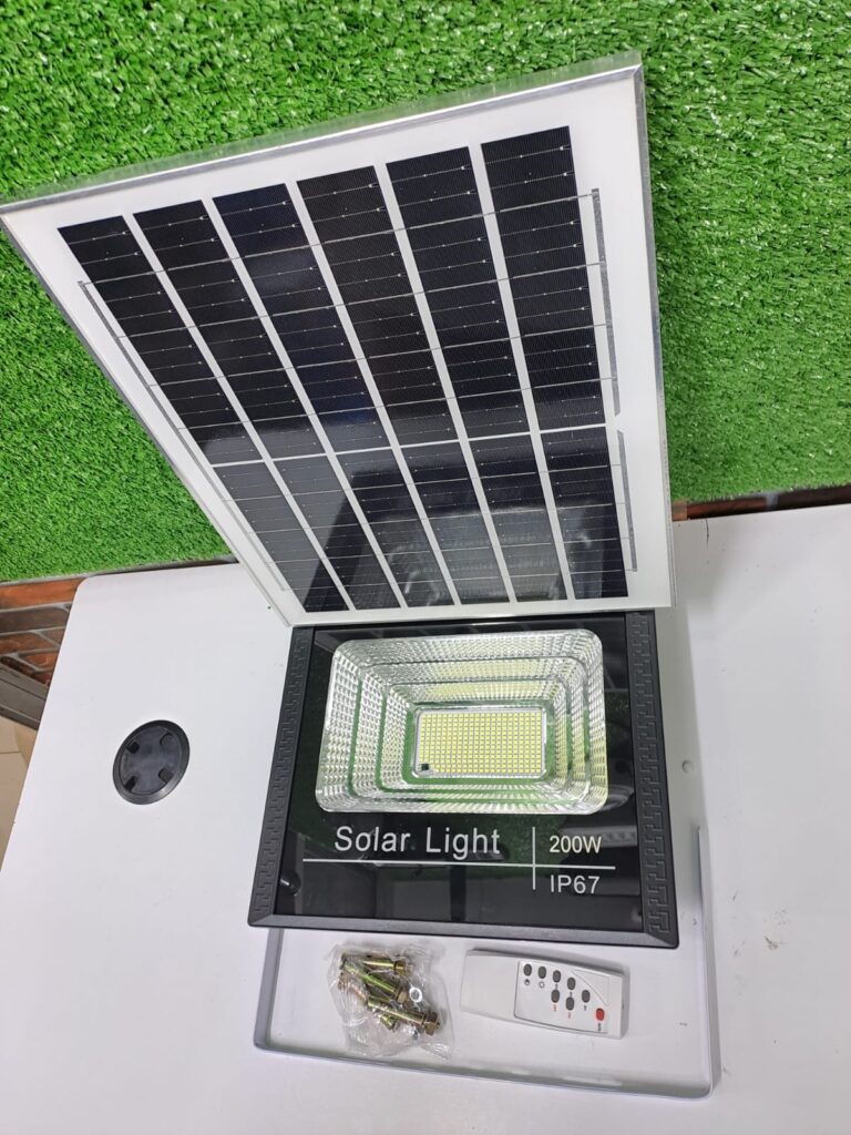200W solar flood light with 12W monocrystalline solar panel and 10,000mAh battery