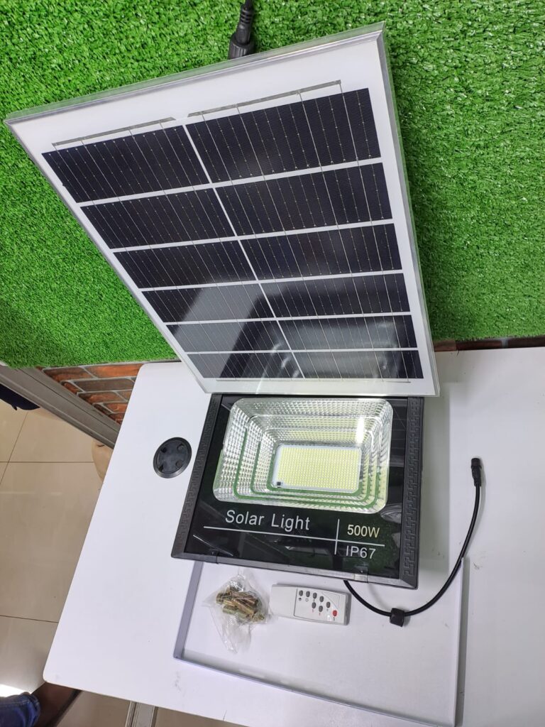 500W solar flood light with 20W monocrystalline solar panel and 18000mAh battery